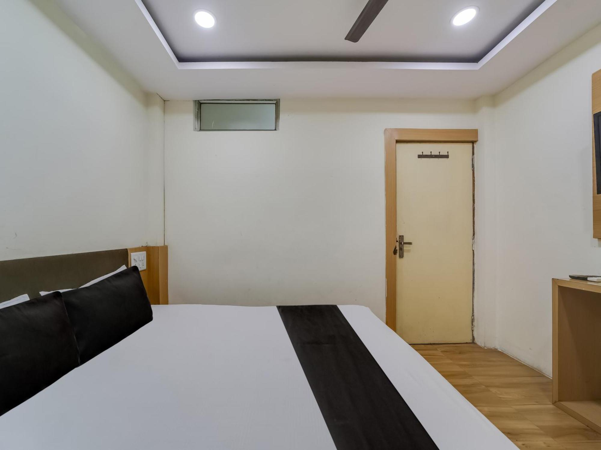 Super Hotel O The Surbhi Bhopal Exterior photo